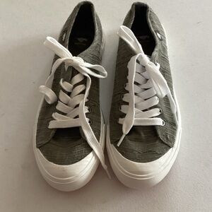Rocket Dog Olive Green and White Athletic Sneakers